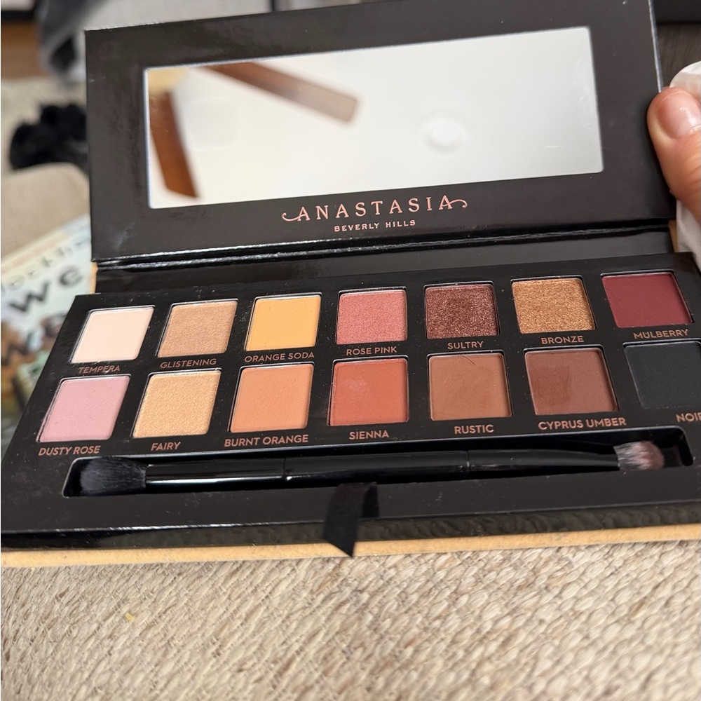 Anastasia Beverly Hills Soft Glam Eyeshadow Palette - Picture 7 of 7